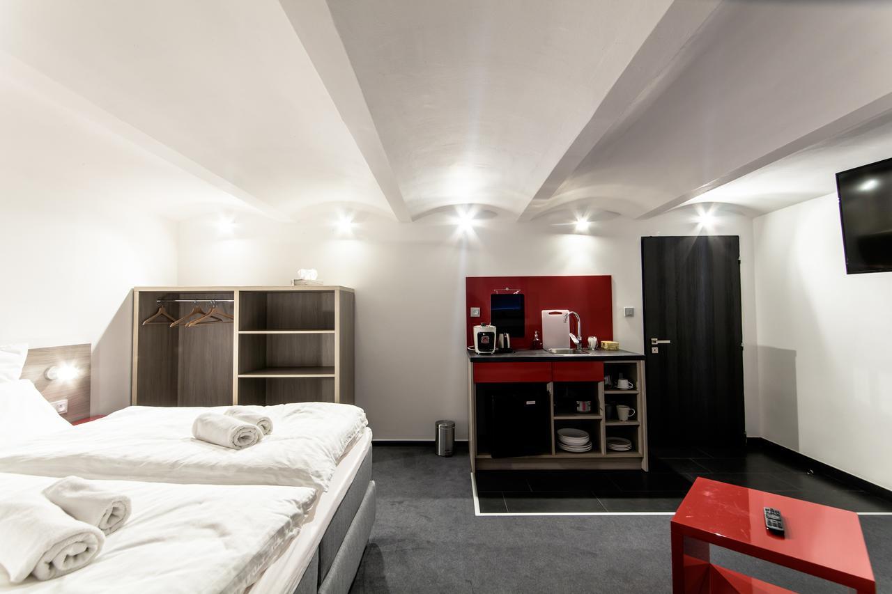 Silesia Residence Ostrava Luaran gambar A typical room at the hotel