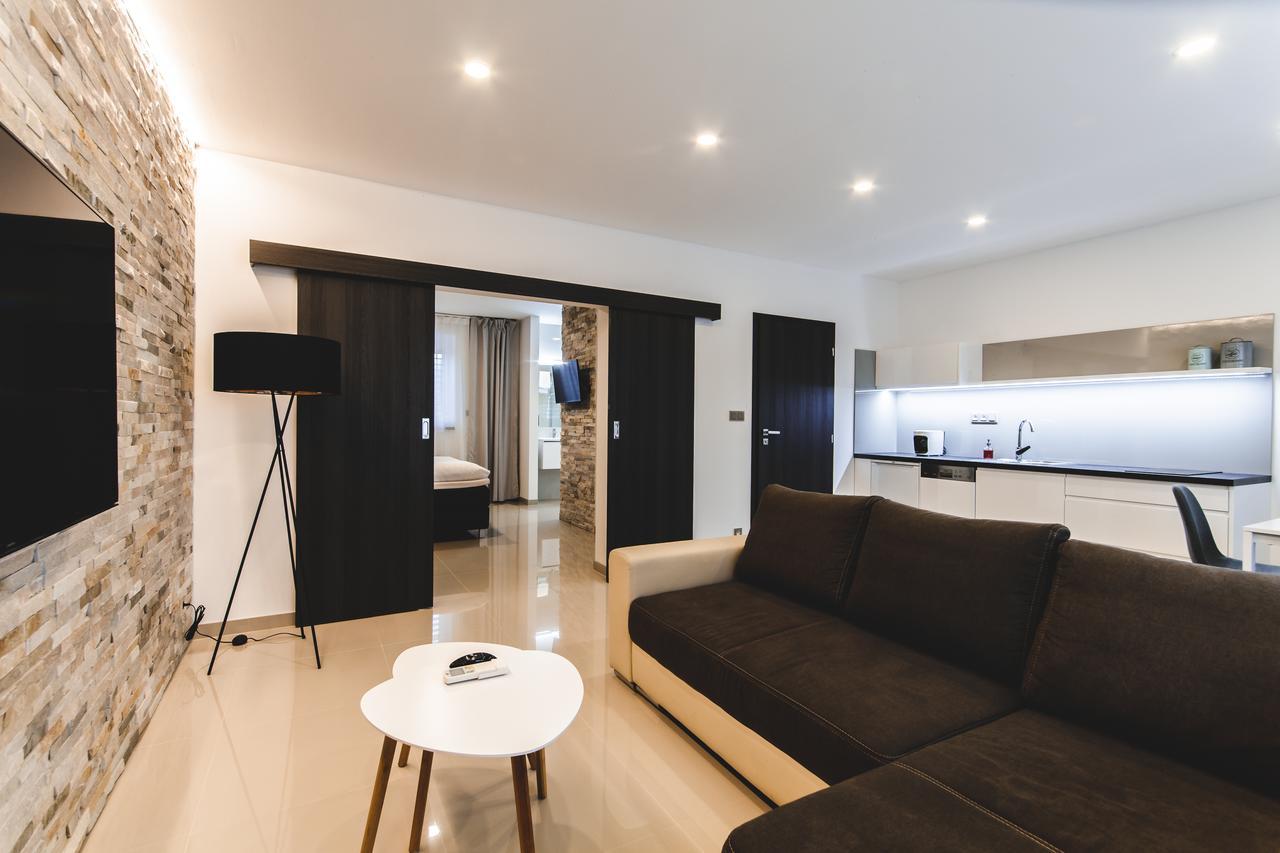Silesia Residence Ostrava Luaran gambar A modern apartment