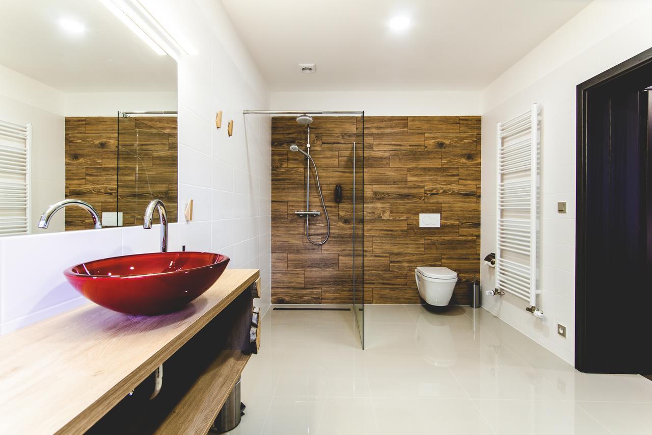 Silesia Residence Ostrava Luaran gambar Bathroom with shower