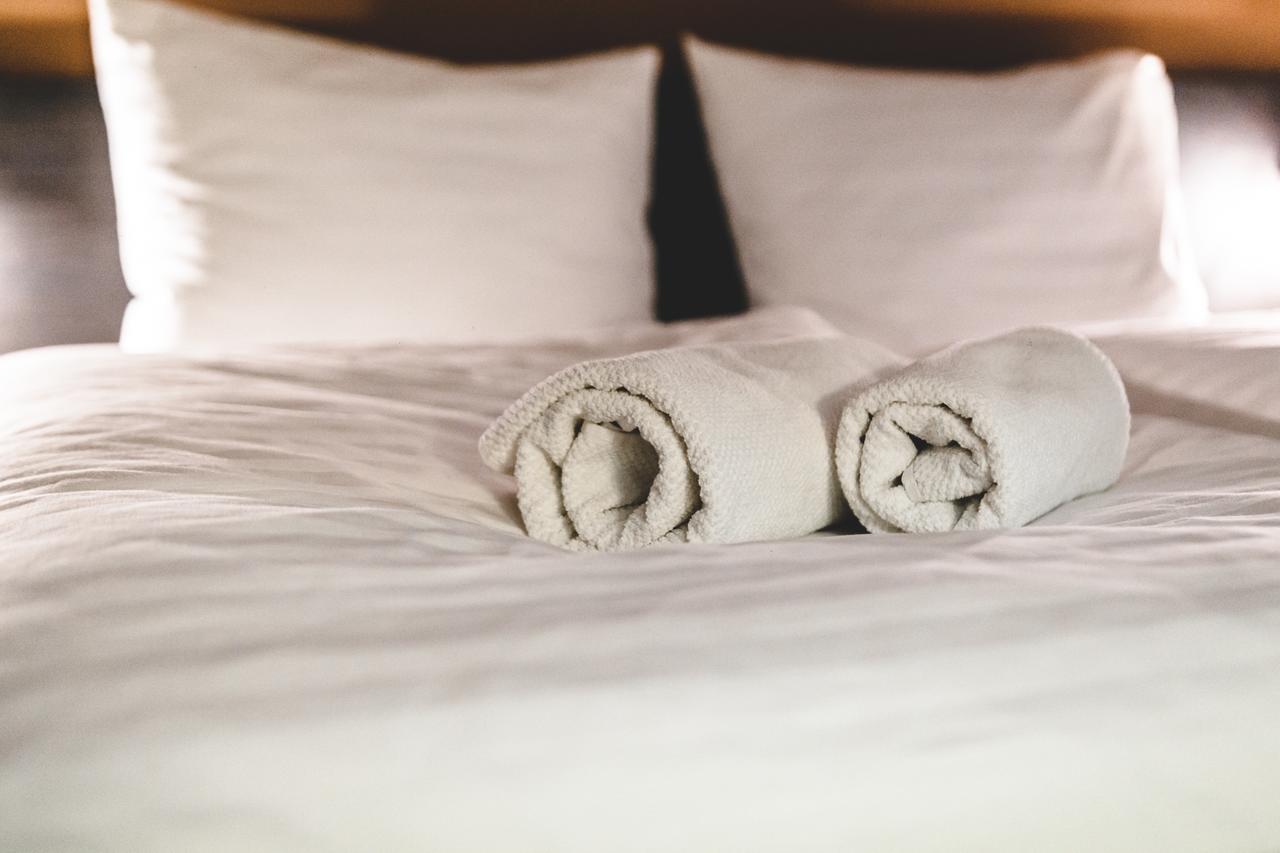 Silesia Residence Ostrava Luaran gambar Bath towels on a bed